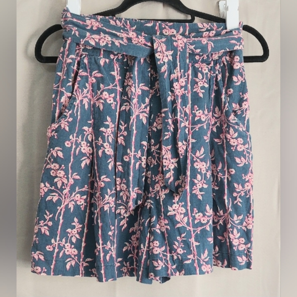 Free People Shorts, Size Medium, Linen, Sash Belt Attached, Elastic Waist, Blue